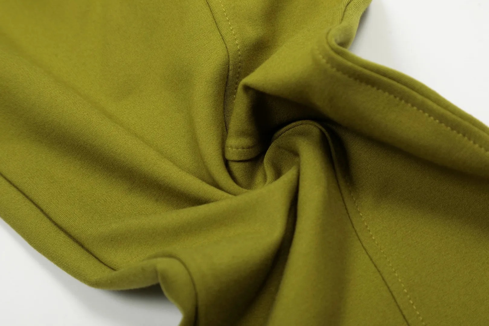🅿️250 "Top quality" Style number: T7002# [Ralph Lauren solid color pony embroidered logo simple casual wide-leg trousers] ✅Ralph Lauren classic basic versatile unisex wide-leg spliced couple straight trousers ✅Brocade and cotton Roman cloth splicing technology ✅The version is restored to the original single The maximum size can be worn up to 170 pounds Loose, comfortable and stress-free ✅The upper body is simple and easy to match ootd must-have Good-looking clothes are never chosen by anyone. A must-have in couples’ wardrobes. Size: S-XL. Color: floral gray, black, yellow, and fruit green.